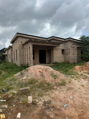 3bdrm Block of Flats in Okhuoromi Off, Benin City for sale