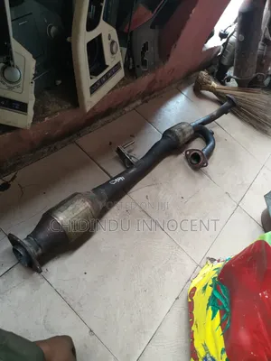 Toyota Camry 2004 V6 Center Catalyst – Direct Tokunbo