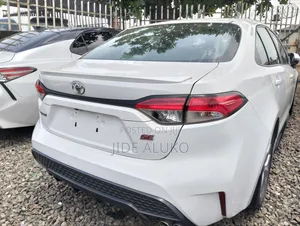 Toyota Corolla SE 2022 White