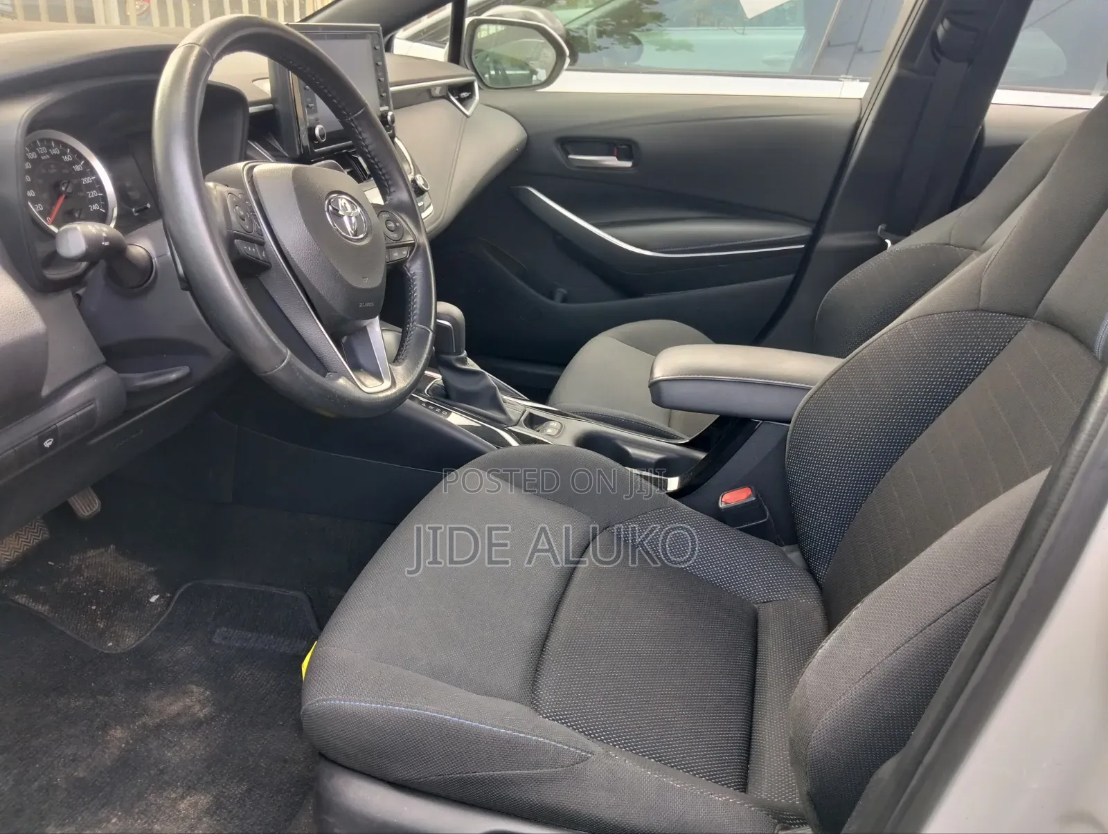 Toyota Corolla SE 2022 White