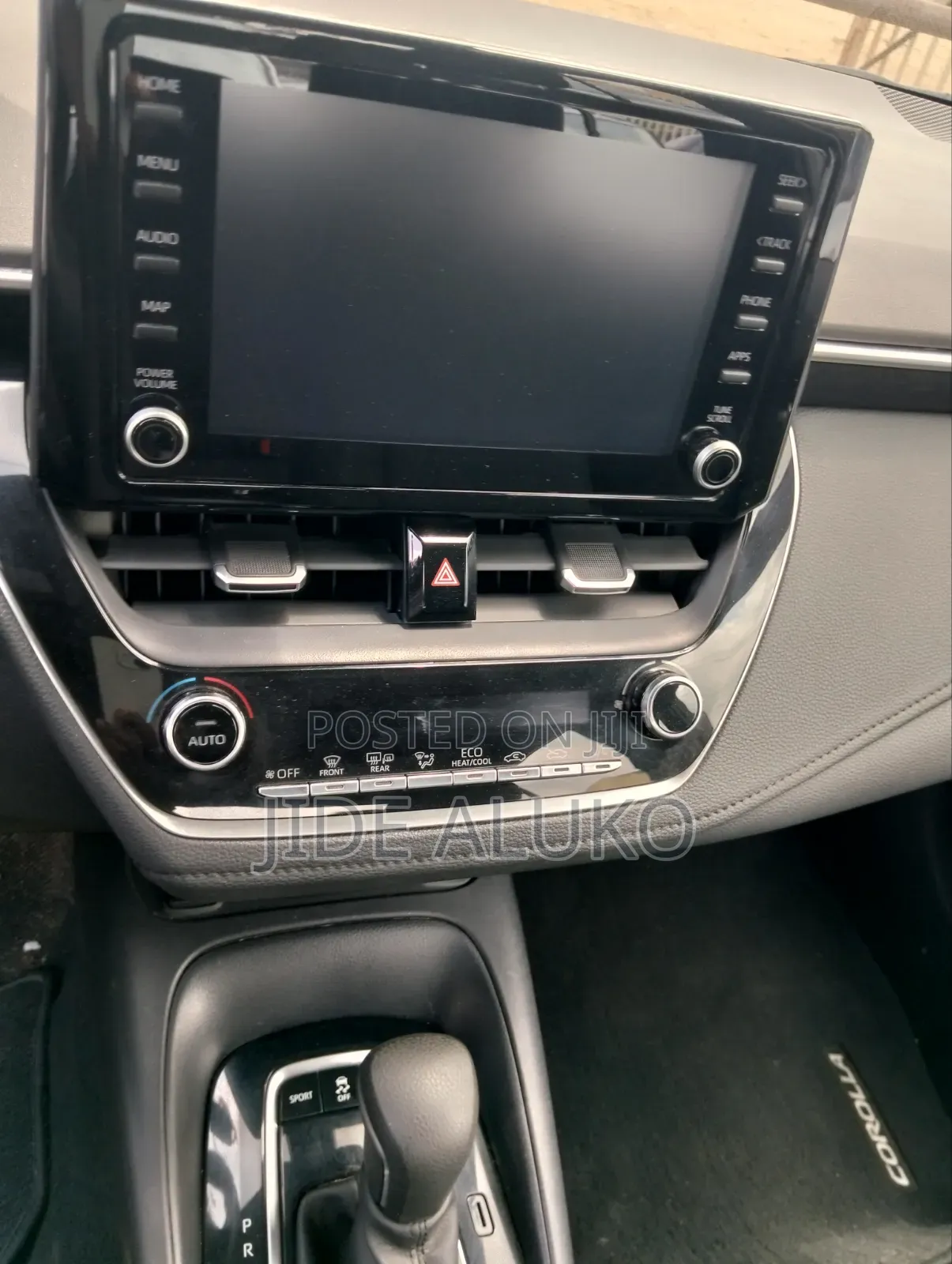 Toyota Corolla SE 2022 White