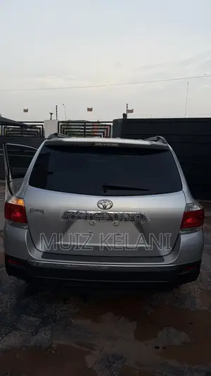 Toyota Highlander 3.5L 4WD 2013 Silver
