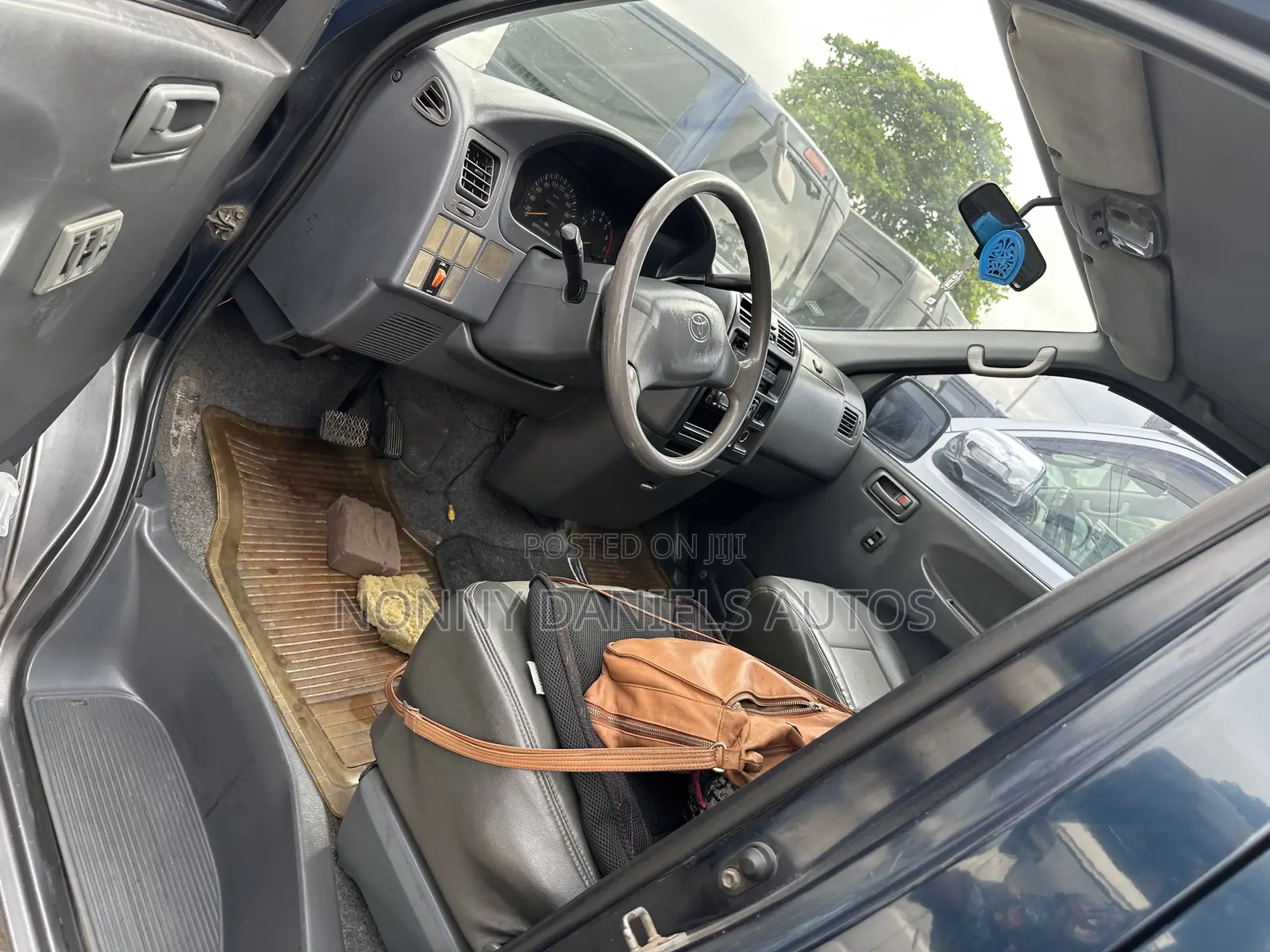 Toyota HiAce 2006 Beige