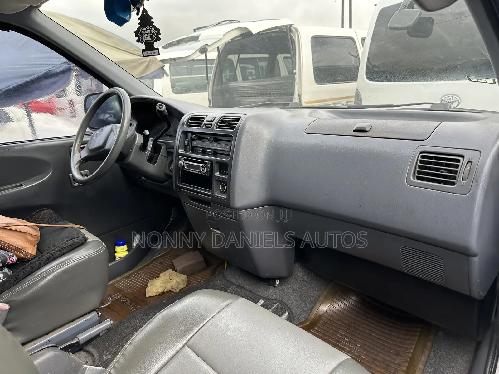 Toyota HiAce 2006 Beige