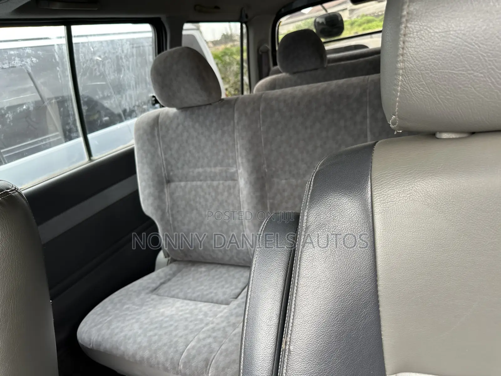 Toyota HiAce 2006 Beige