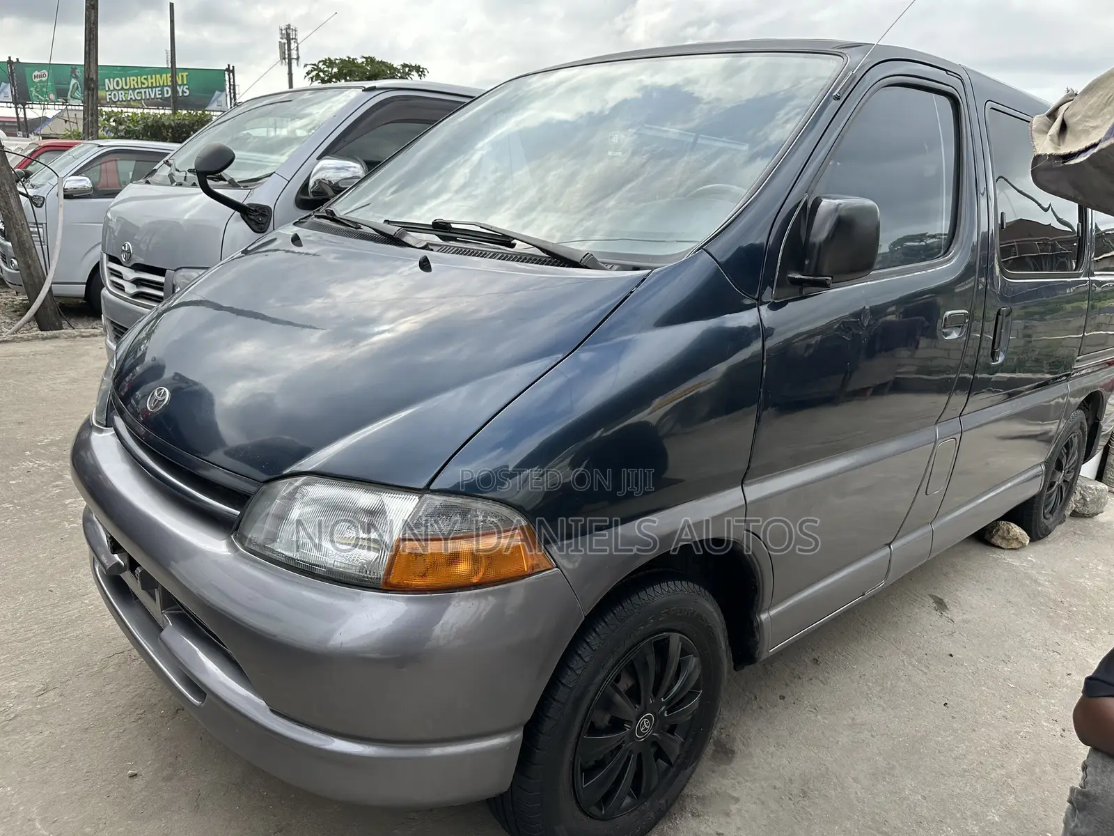 Toyota HiAce 2006 Beige