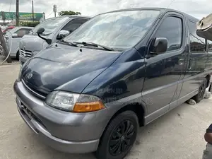 Toyota HiAce 2006 Beige