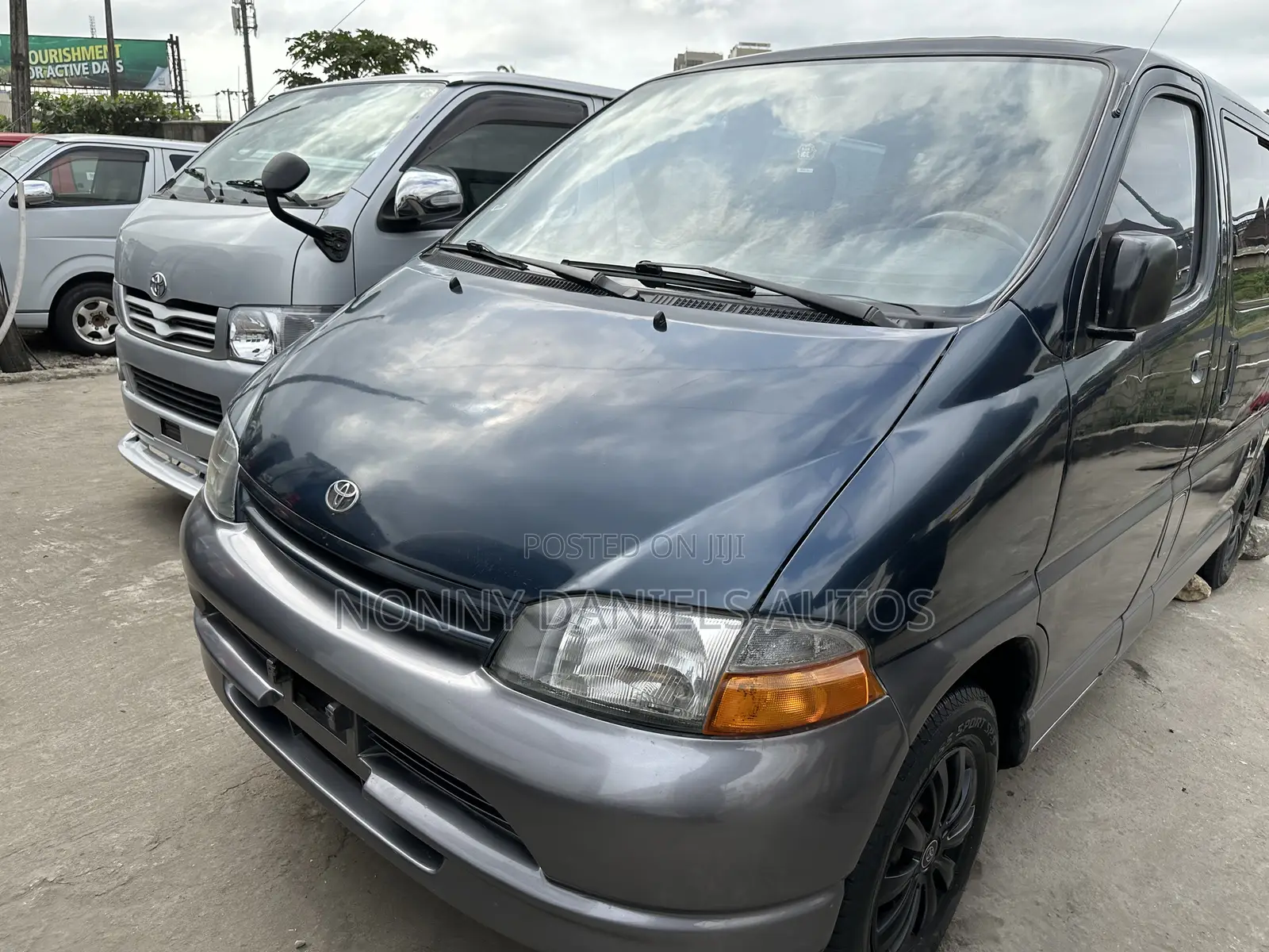 Toyota HiAce 2006 Beige