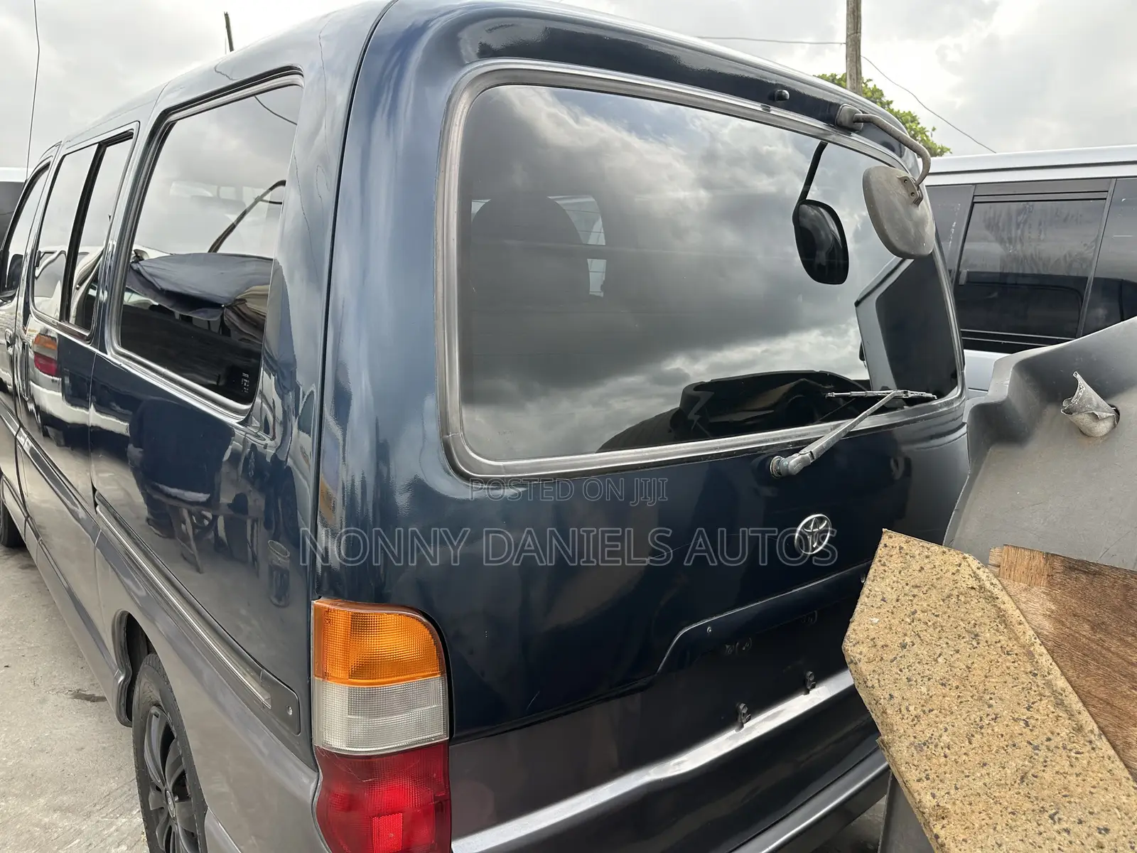 Toyota HiAce 2006 Beige