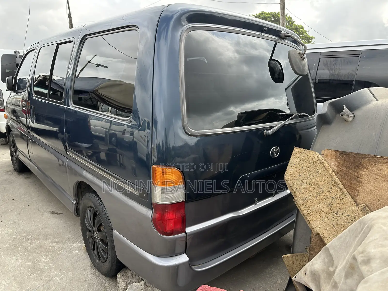 Toyota HiAce 2006 Beige