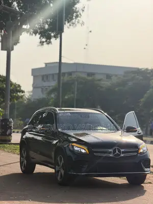 Mercedes-Benz GLC-Class 2019 Blue