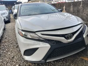 Toyota Camry XSE V6 FWD (3.5L 6cyl 8AM) 2018 White