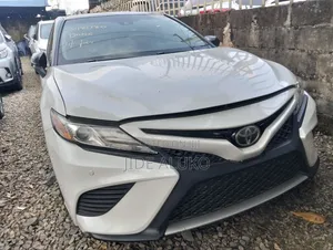 Toyota Camry XSE V6 FWD (3.5L 6cyl 8AM) 2018 White