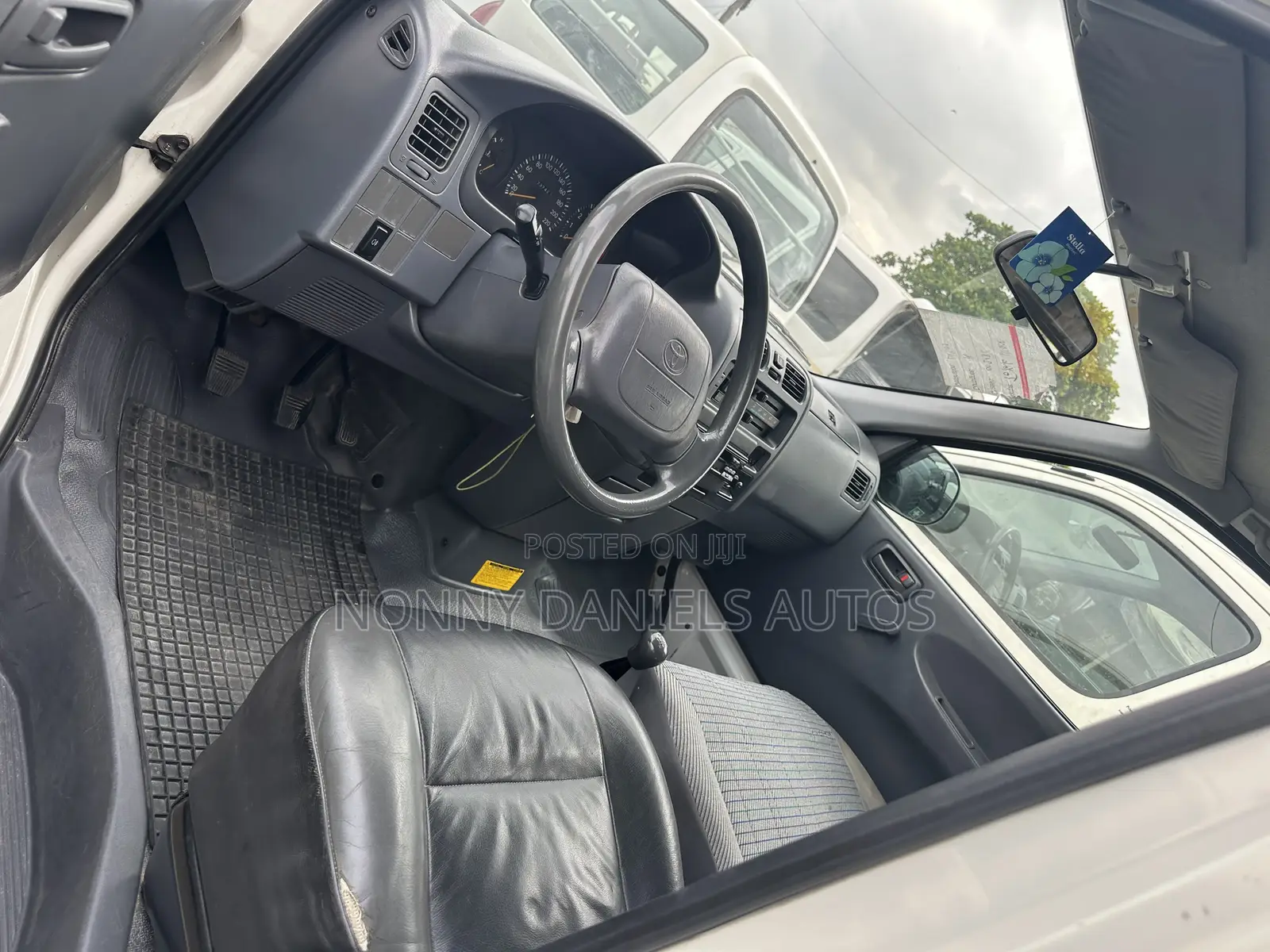 Toyota HiAce 2006 White