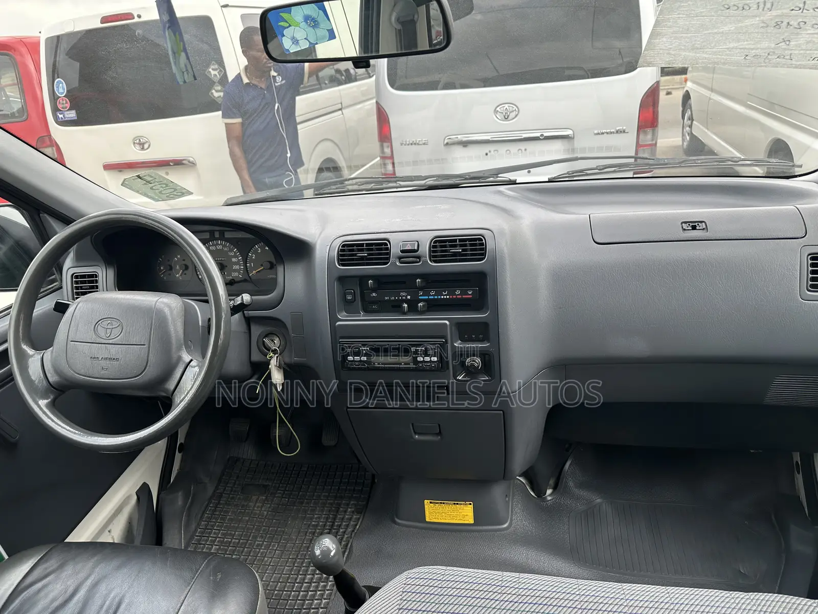 Toyota HiAce 2006 White