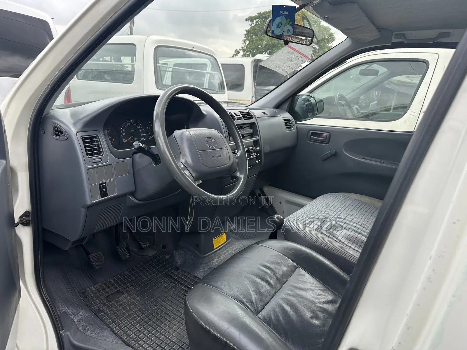 Toyota HiAce 2006 White