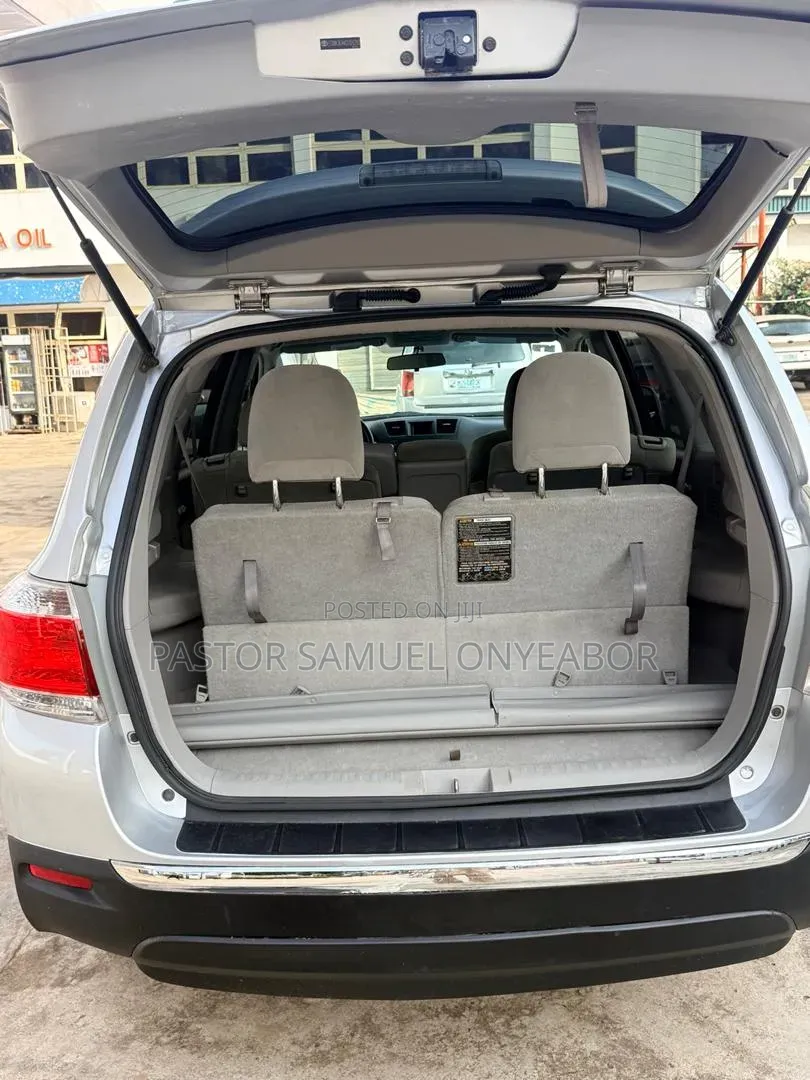 Toyota Highlander SE 2012 Silver