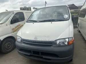 Toyota HiAce 2006 White