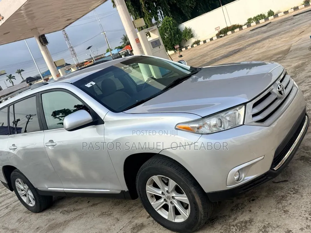 Toyota Highlander SE 2012 Silver