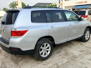 Toyota Highlander SE 2012 Silver