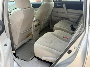 Toyota Highlander SE 2012 Silver