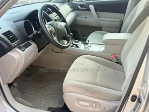 Toyota Highlander SE 2012 Silver