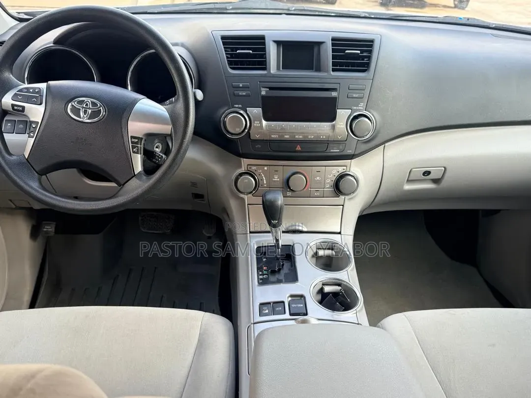Toyota Highlander SE 2012 Silver