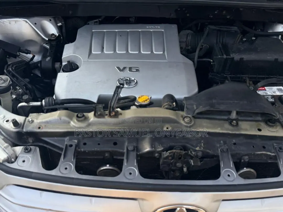 Toyota Highlander SE 2012 Silver