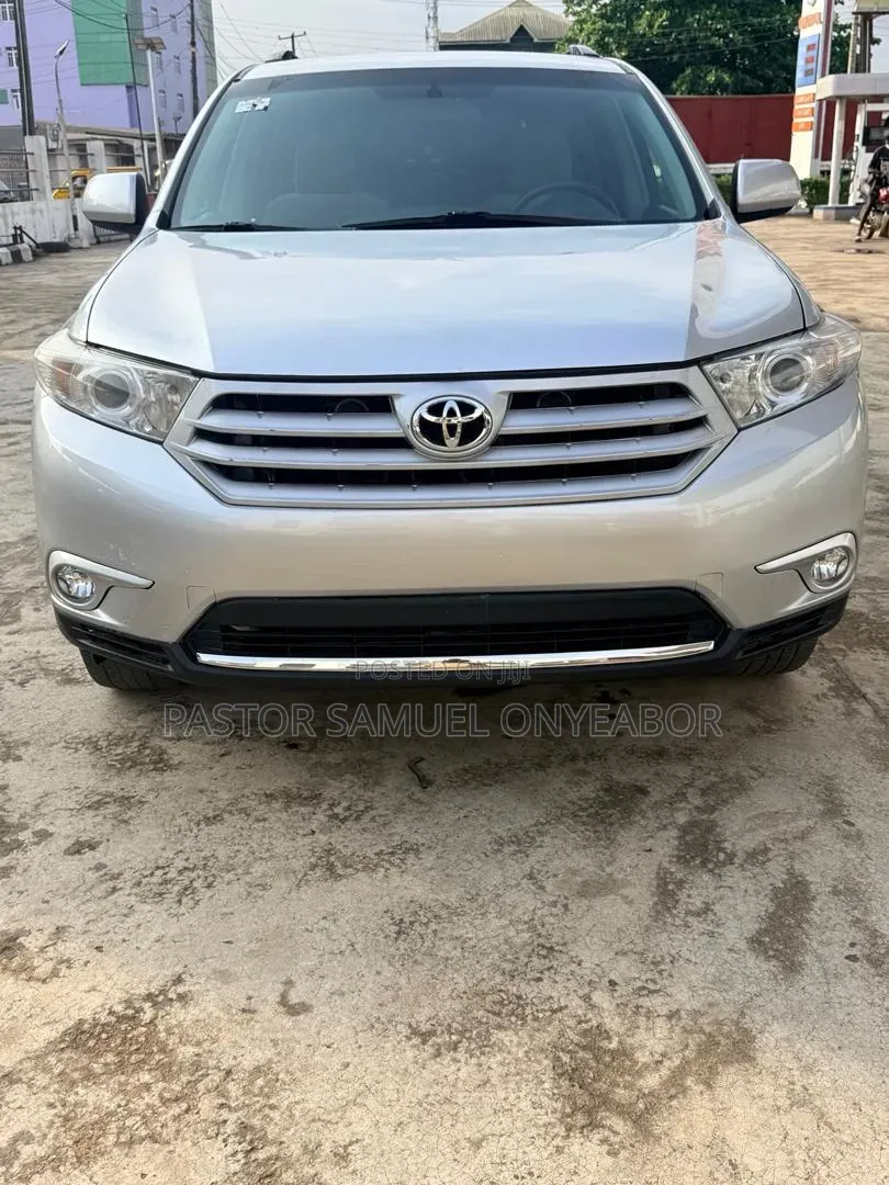 Toyota Highlander SE 2012 Silver