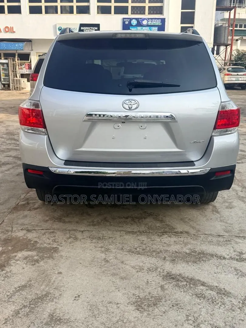 Toyota Highlander SE 2012 Silver