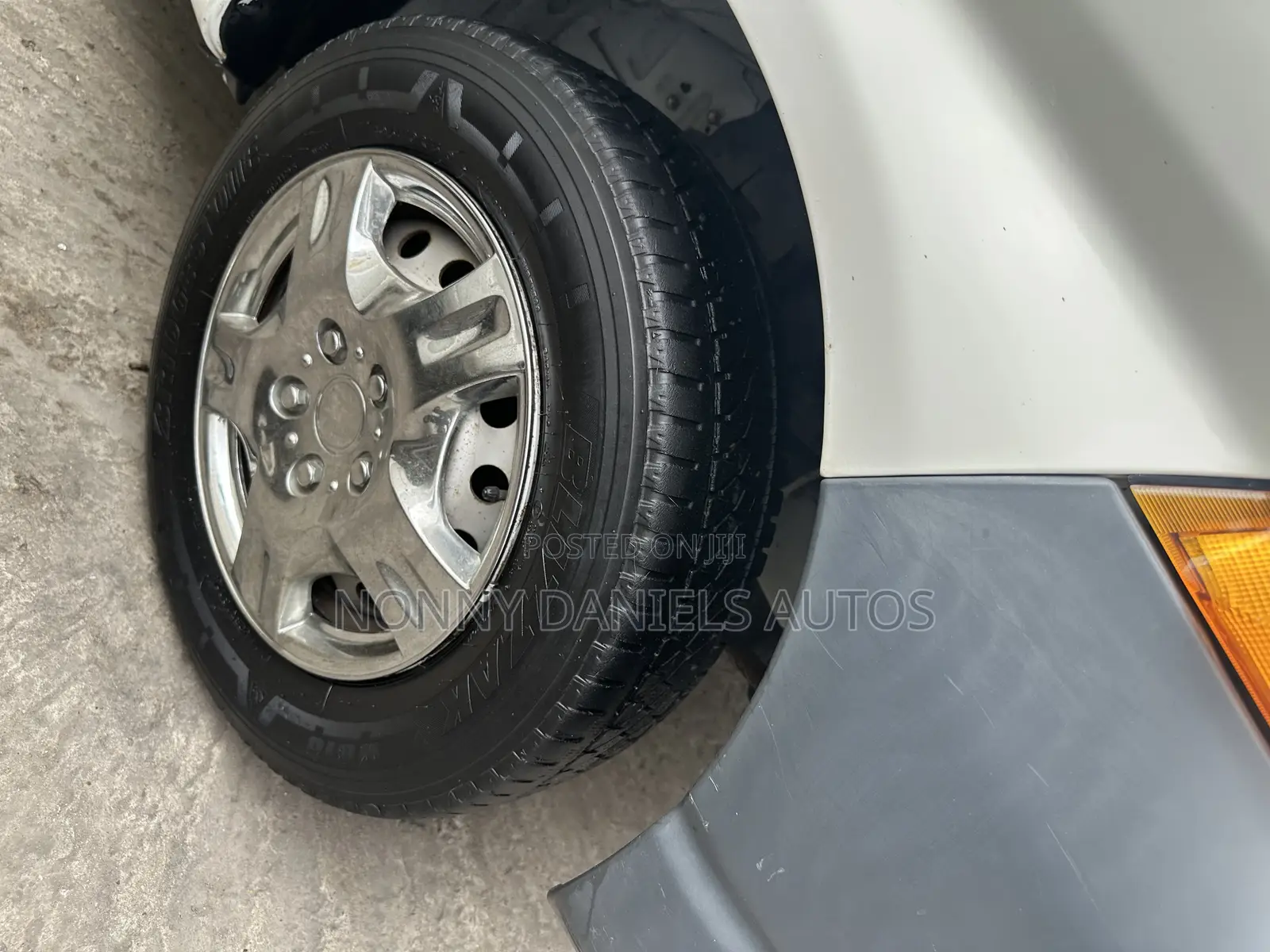 Toyota HiAce 2006 White