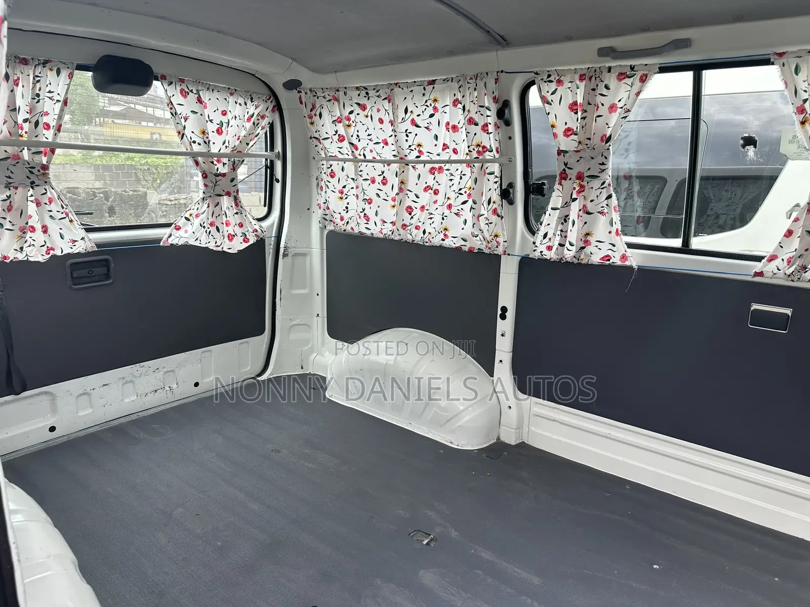 Toyota HiAce 2006 White