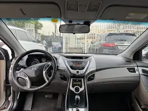 Hyundai Elantra 2012 Silver