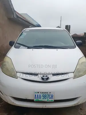 Toyota Sienna 2006 White