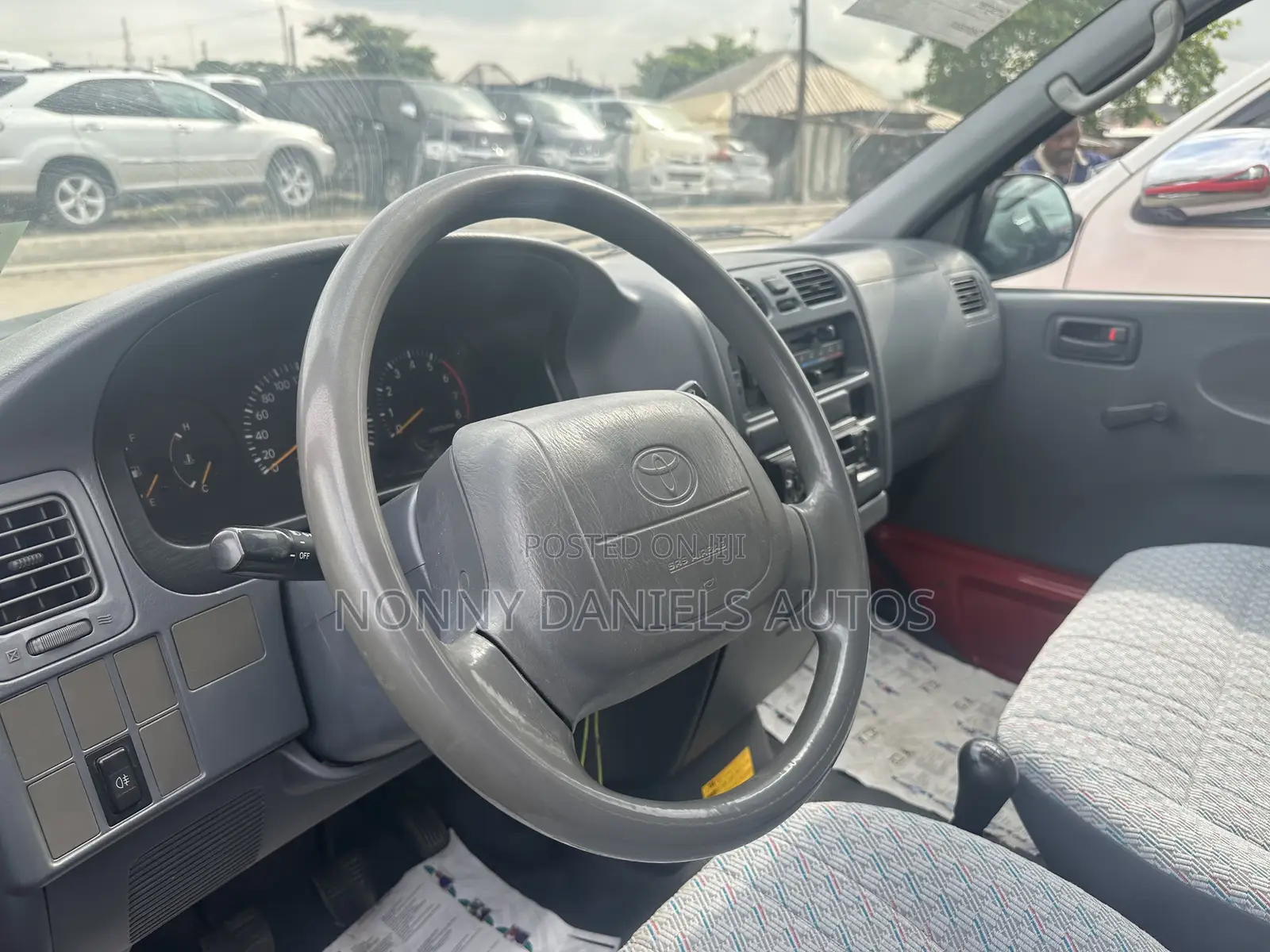 Toyota HiAce 2006 Red