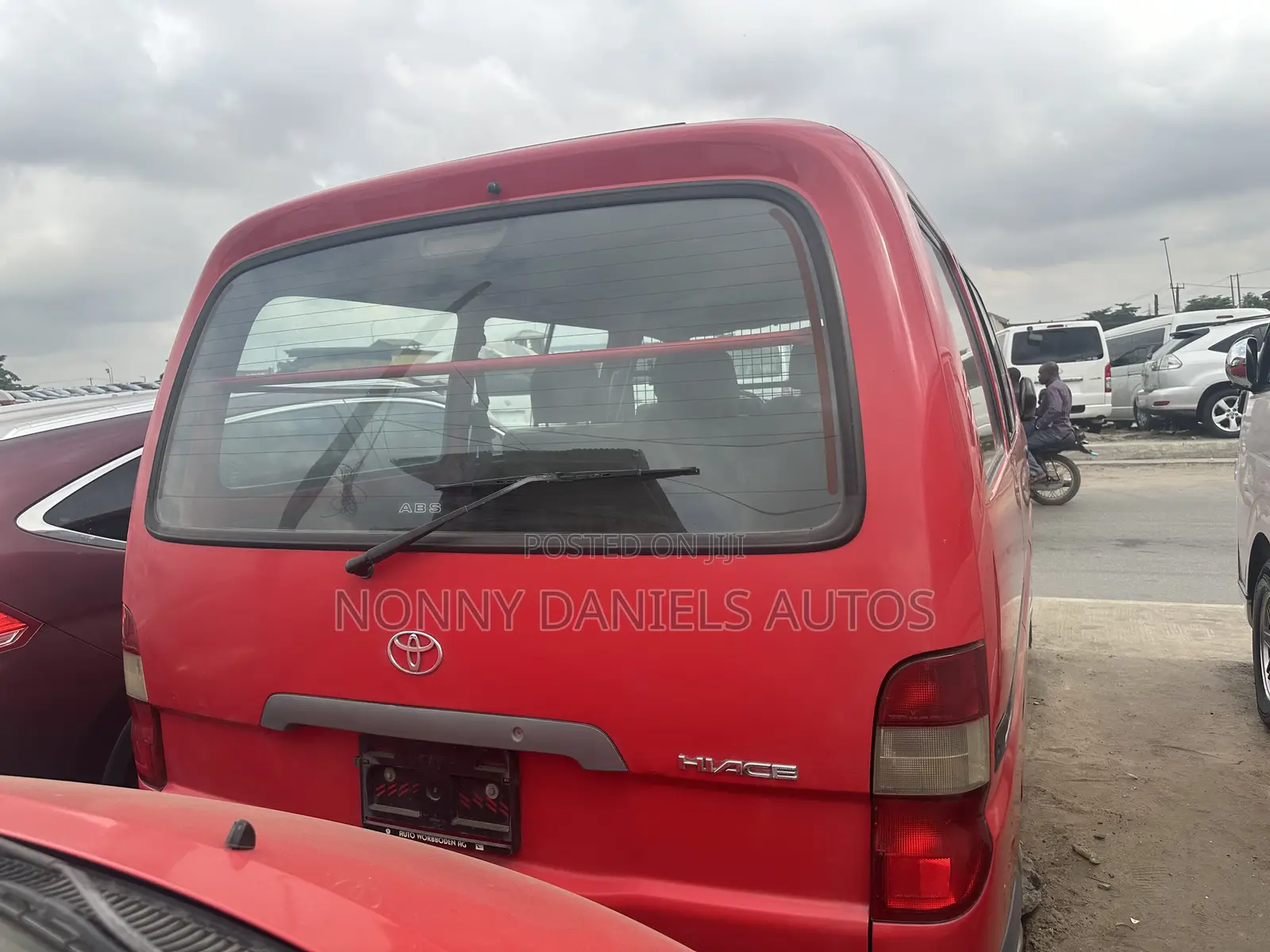 Toyota HiAce 2006 Red