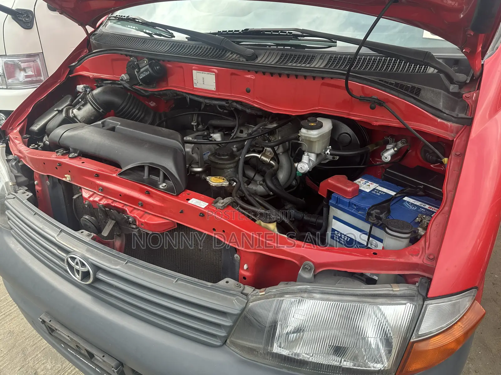 Toyota HiAce 2006 Red