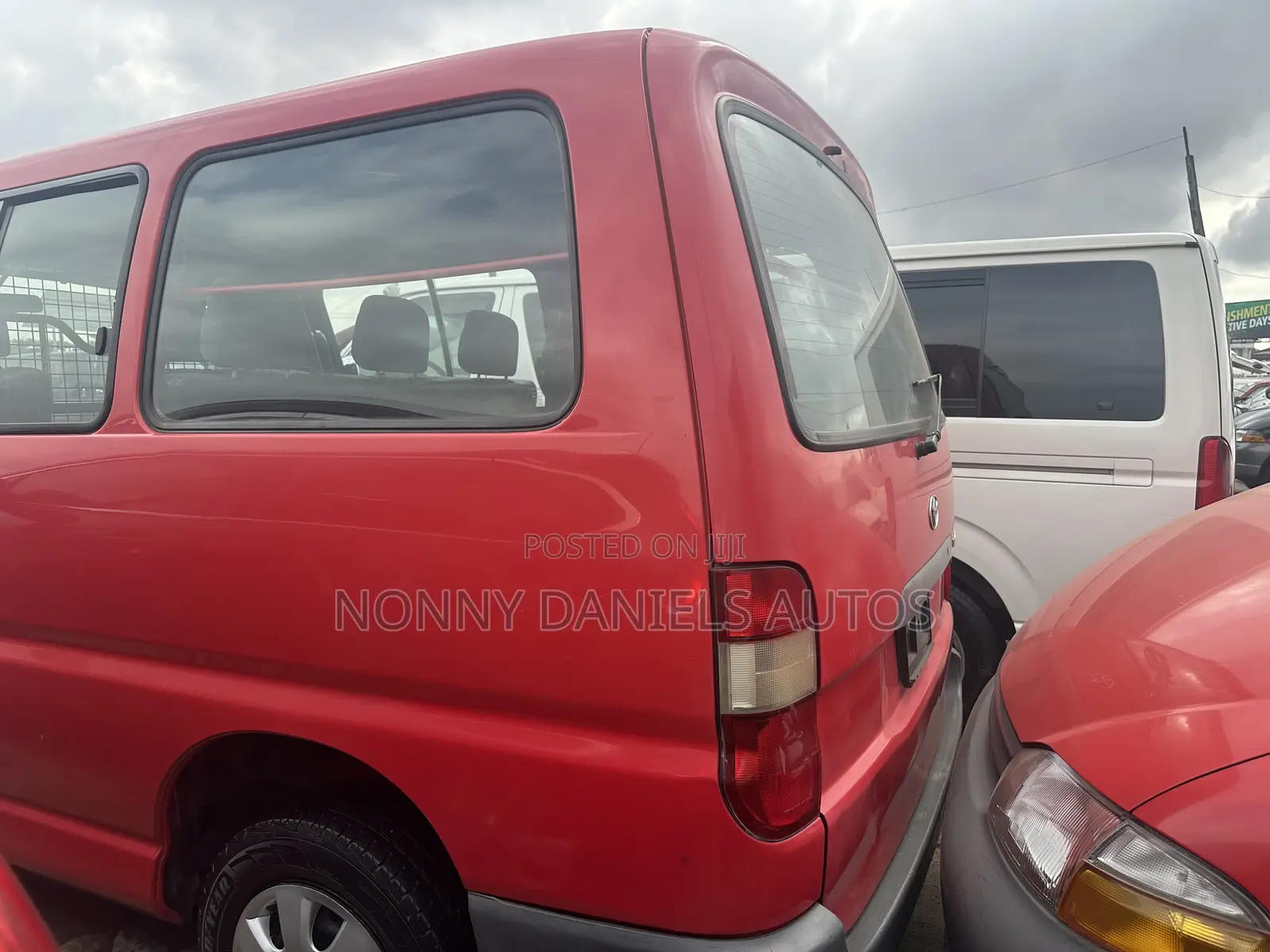 Toyota HiAce 2006 Red
