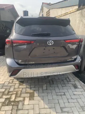 Toyota Highlander Limited 2022 Gray