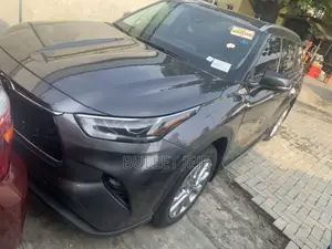 Toyota Highlander Limited 2022 Gray