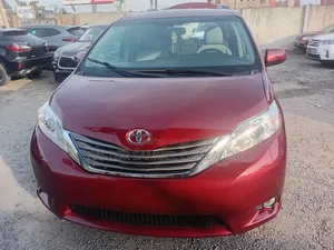 Toyota Sienna 2015 Red