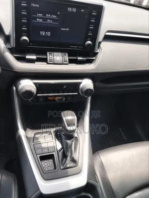 Toyota RAV4 XLE AWD 2019 Blue