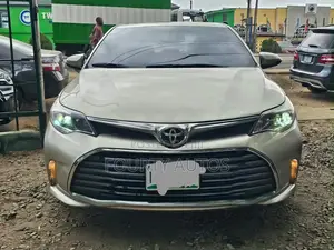 Toyota Avalon XLE FWDSedan (3.6L 6cyl 6A) 2016 Gold