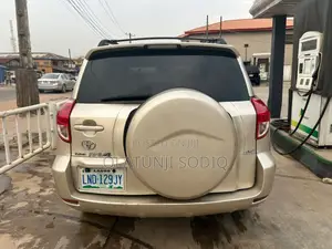 Toyota RAV4 Limited V6 2008 Gold