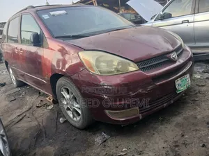 Toyota Sienna 2005 Maroon