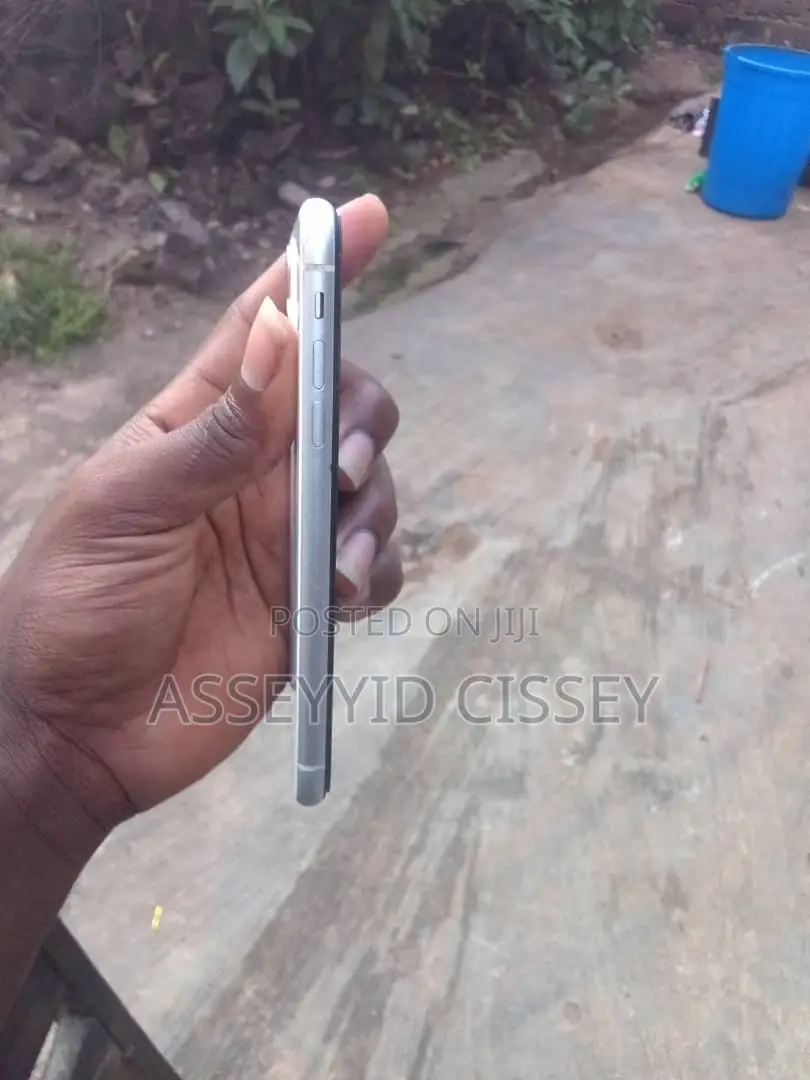 Apple iPhone 11 64 GB White