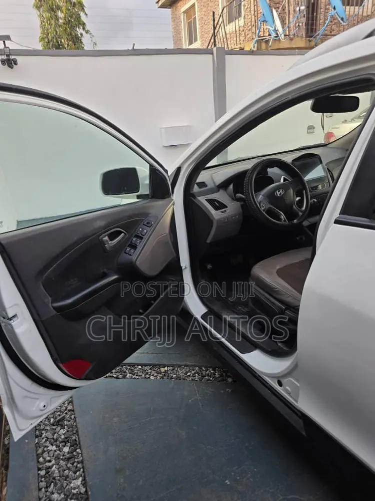 Hyundai Tucson GL FWD 2012 White