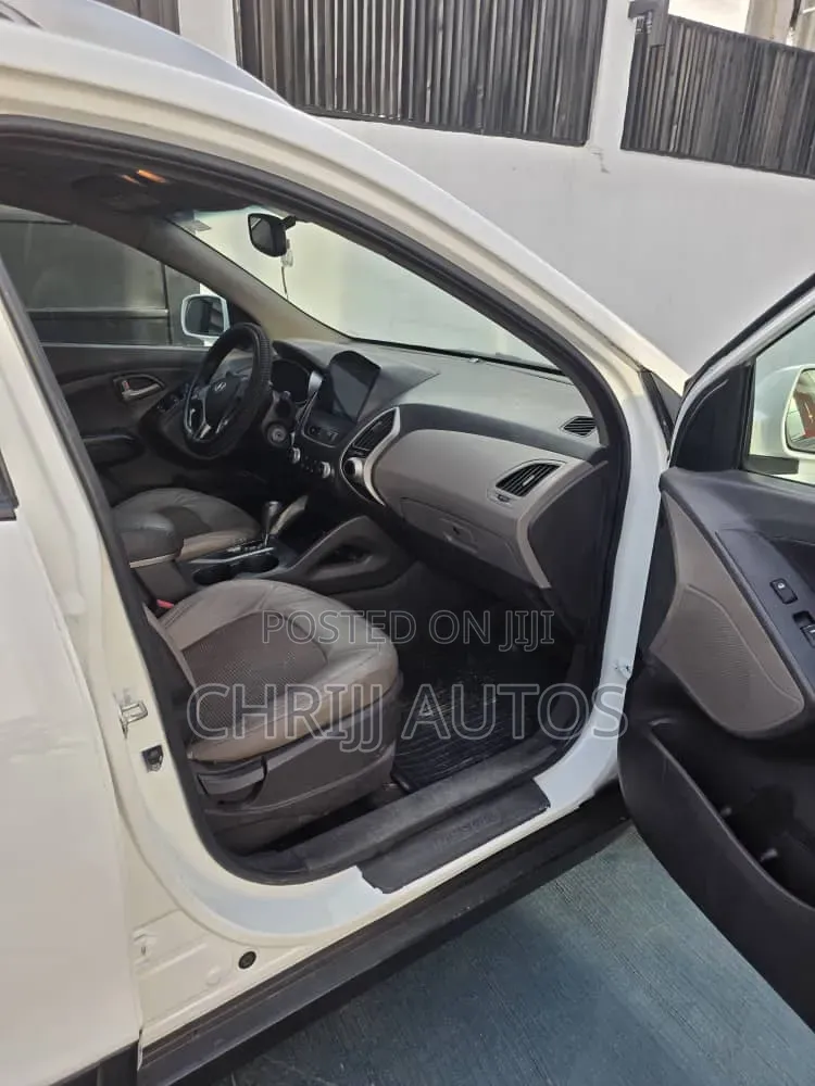 Hyundai Tucson GL FWD 2012 White
