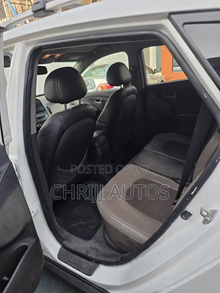 Hyundai Tucson GL FWD 2012 White