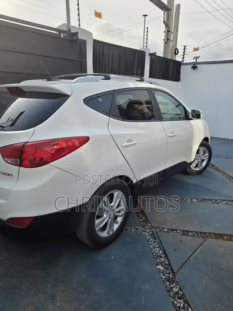 Hyundai Tucson GL FWD 2012 White